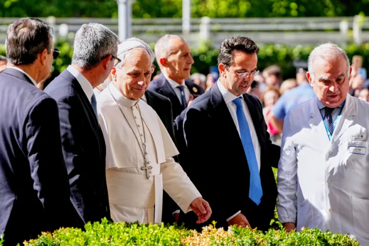 Pope Leo XIV diagnosed with lung cancer after surgery to remove part of right lung